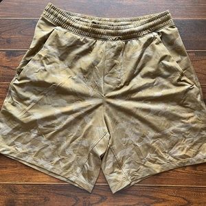 Lululemon Pace Breaker LL 7-inch - Size M